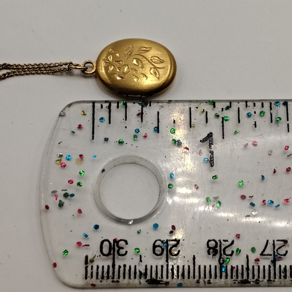 Vintage Etched Gold Filled Locket Pendant Necklace - Picture 5 of 8